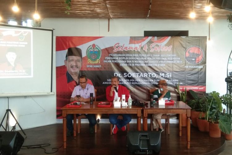 Anggota Fraksi PDI Perjuangan Sosialisasi Perda kepada Jurnalis