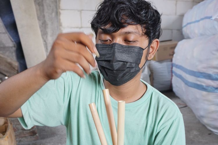 Keren! Cuma Jualan Sedotan Bambu, Tapi Tembus Pasar Amerika & Jerman 