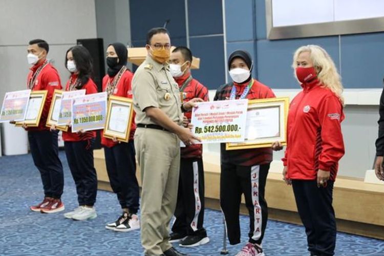 Anies Baswedan Resmi Serahkan Bonus Peraih Medali PON dan Peparnas Papua, Segini Jumlahnya