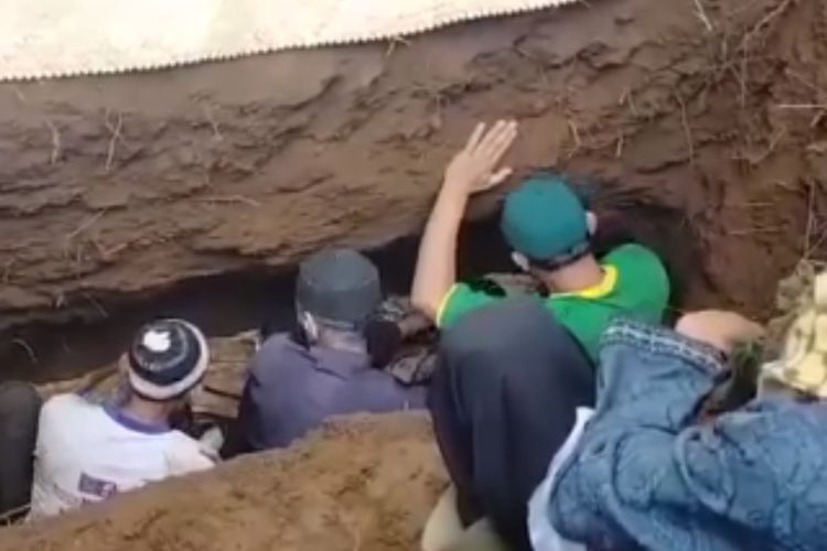Amal Baik Guru Ngaji yang Jasadnya Masih Utuh dan Harum Setelah 17 Tahun Dikubur di Subang