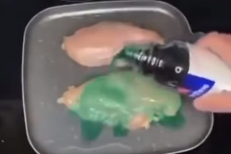Tren Aneh Memasak Ayam Pakai Obat Batuk di TikTok, Dokter: Ide Bodoh