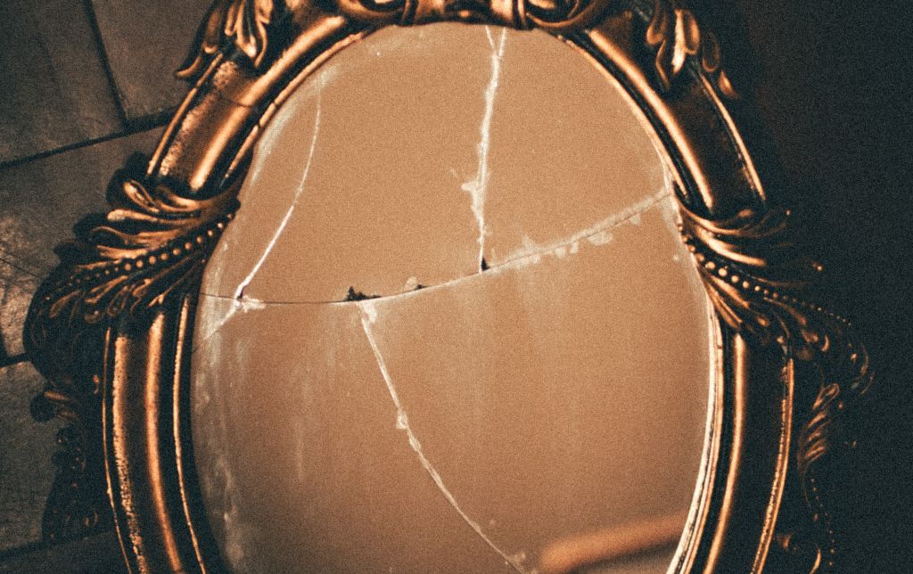 6 Arti Mimpi Bercermin Menurut Primbon Jawa, Pertanda Positif atau Negatif?