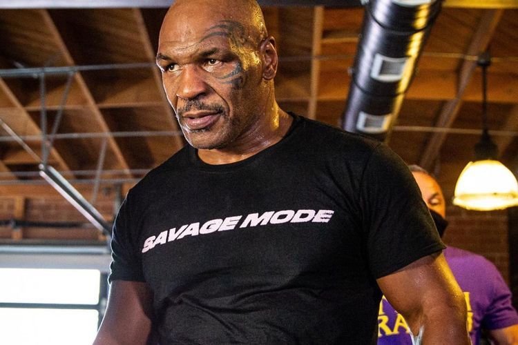 Mike Tyson Tepis Kabar Duel dengan Jake Paul