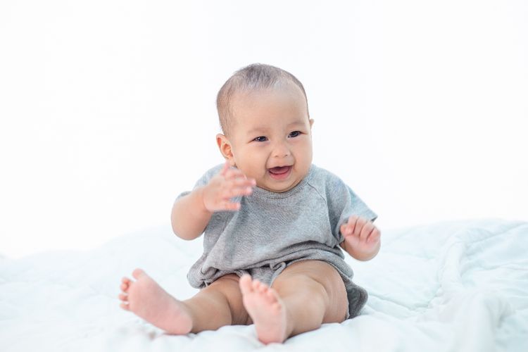 Amankah Oleskan Sunscreen pada Kulit Bayi?