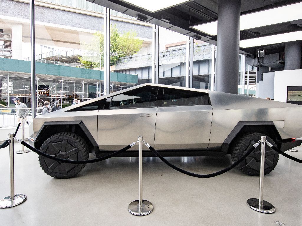 Elon Musk: Tesla Cybertruck Ditunda Sampai 2023