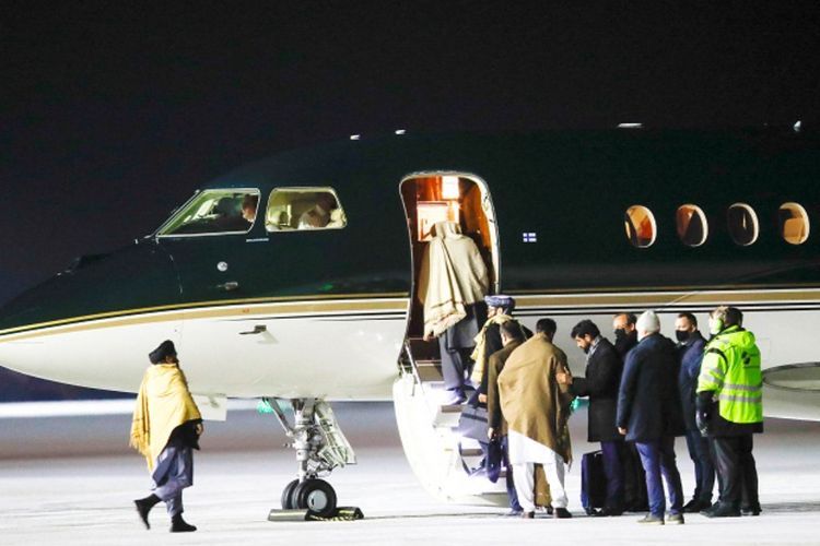 Usai 2 Bulan Terhenti, Qatar Kembali Lanjutkan Evakuasi Warganya dari Afghanistan