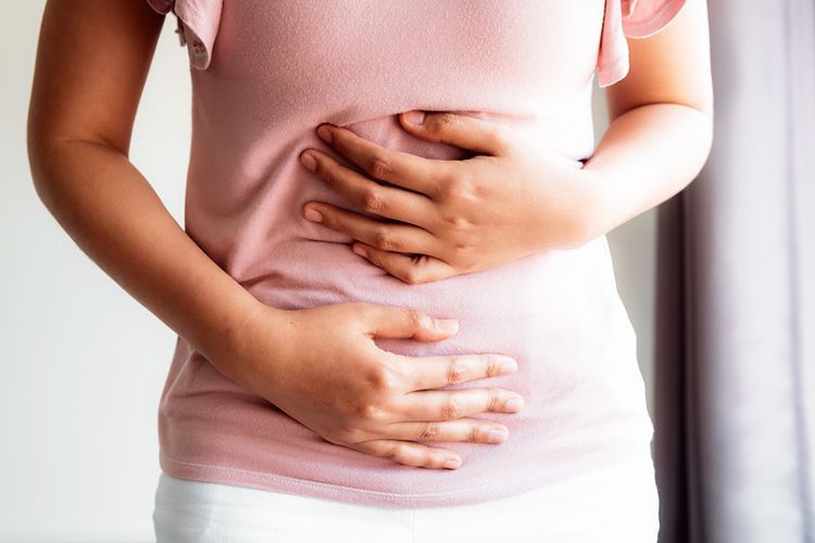 12 Penyebab Sakit Perut Sebelah Kanan dan Cara Mengobatinya