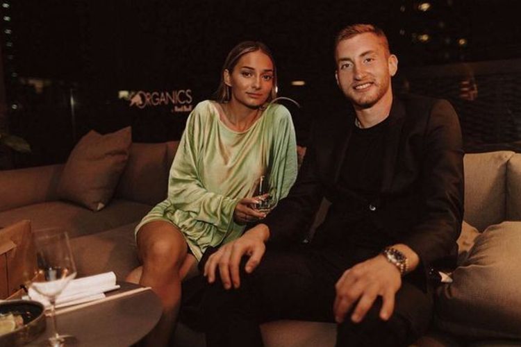 Resmi Gabung Tottenham, Dejan Kulusevski Punya Pacar Pesepakbola Cantik