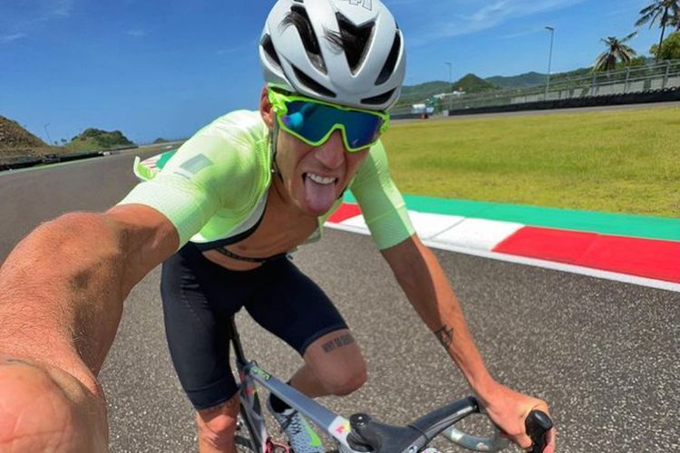 FOTO: Bersepeda Jadi Cara Aleix Espargaro Kenalan dengan Sirkuit Mandalika