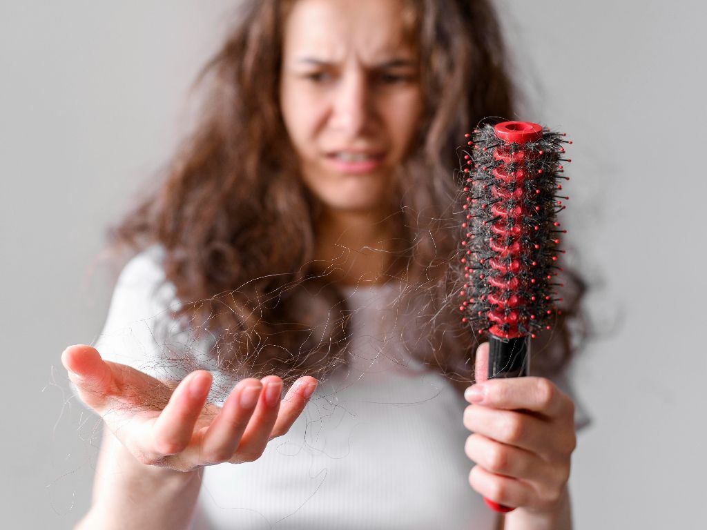 Hati-hati! Rambut Rontok hingga Gampang Marah Bisa Jadi Tanda Kekurangan Vitamin D, Lho