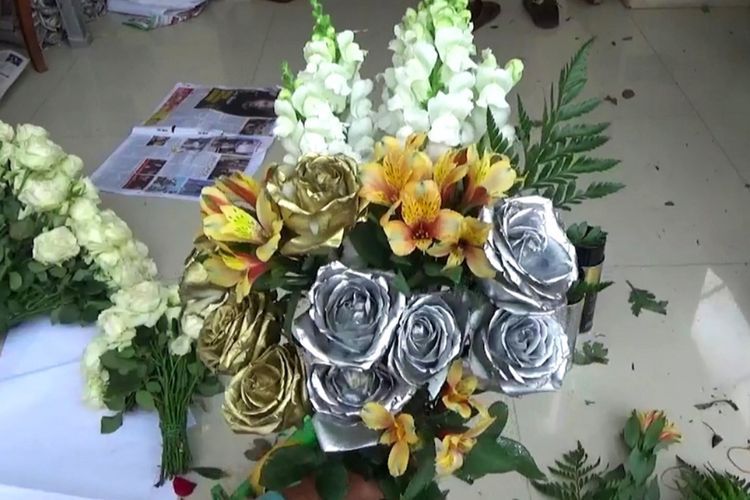 Buket Bunga Semewah Emas, Pembuatnya Bikin 200 Orderan Seharian!