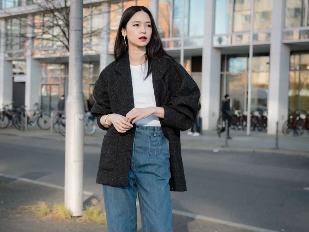 6 Potret Cantik Laura Basuki, Gaya Outfitnya yang Modis Bisa Jadi Inspirasi!