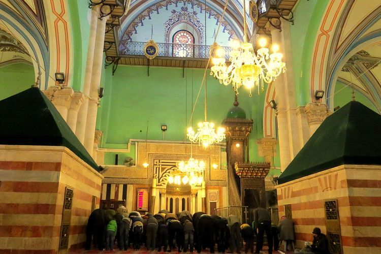 Pembantaian Masjid Ibrahim, Dokter Militer Israel Membunuh 29 Warga Palestina saat Subuh