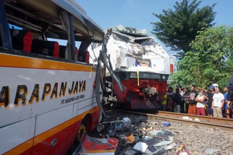 Bus Tertabrak Kereta Api di Tulungagung Sebabkan 5 Orang Tewas, Begini Kronologinya