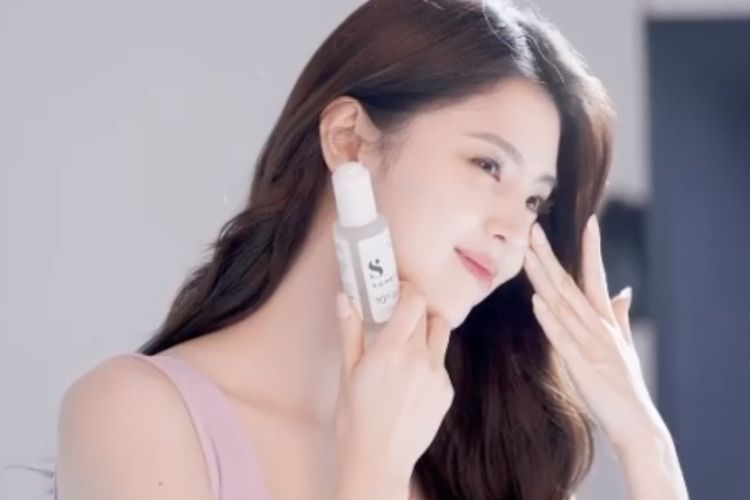 Cantiknya Han So Hee Jadi Beauty Guru Merek Produk Kecantikan, Ramah Banget Pula
