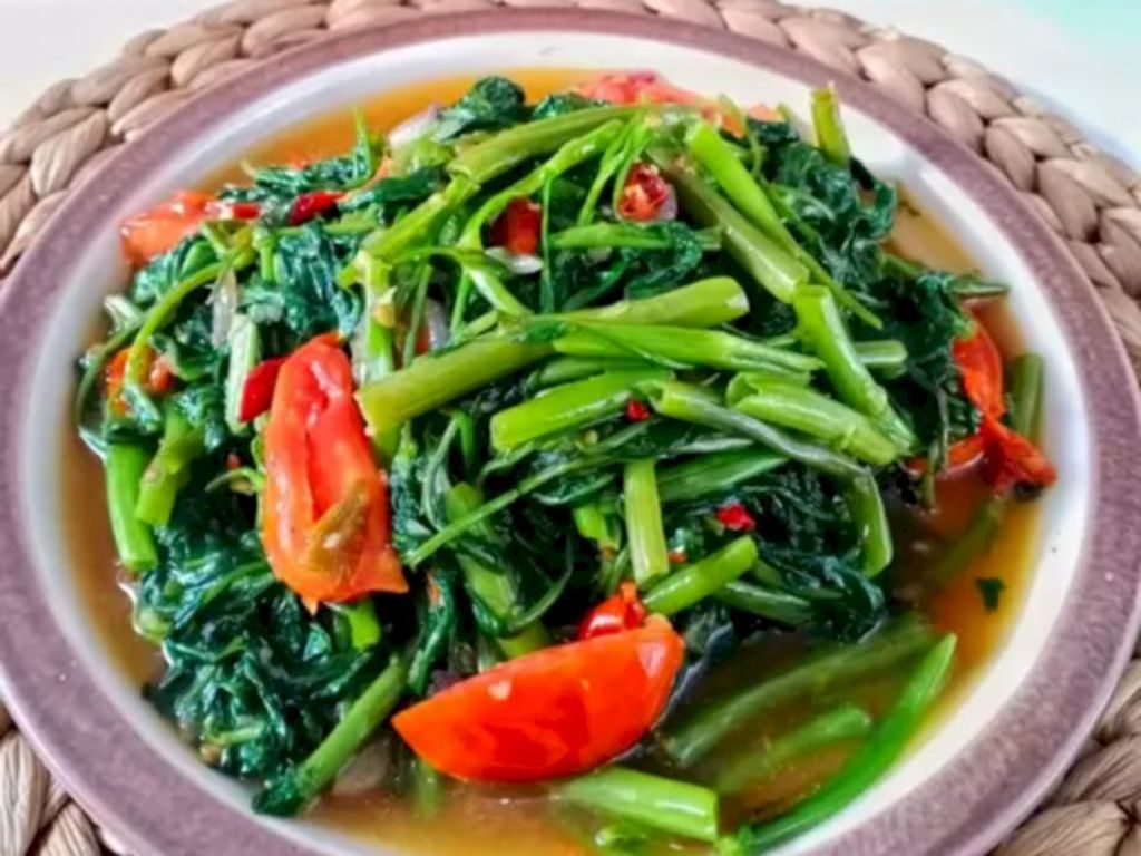 Trik Tumis Kangkung dengan Bumbu Sederhana tapi Rasa Istimewa