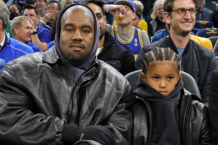 Akhirnya Kanye West Bisa Quality Time Bareng Anak Nonton Pertandingan NBA