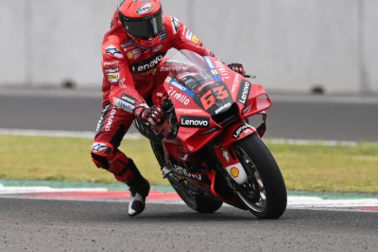 Momen Francesco Bagnaia Sapa Penggemar Indonesia, Lari-lari hingga Beri Tanda Tangan