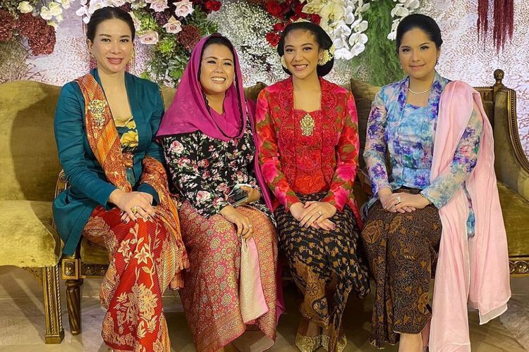 Momen Annisa Pohan hingga Sri Mulyani Antre Dawet di Nikahan Putri Tanjung: Ga Beli Rugi