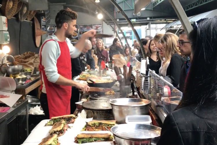 Bukan Croissant! Makanan Ini Paling Enak di Paris, Antrenya Nyaris Sejam