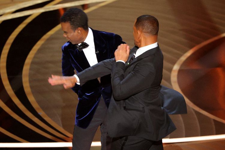Momen Will Smith Pukul Chris Rock di Panggung Oscar 