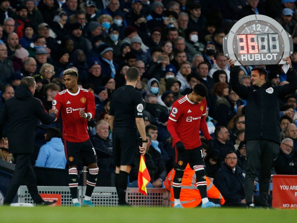 Melihat Sejarah Pergantian Pemain di dalam Sepak Bola