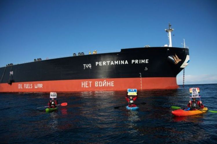 Kapal Pertamina yang Dicegat Aktivis Greenpeace Terdaftar dan Berbendera Singapura