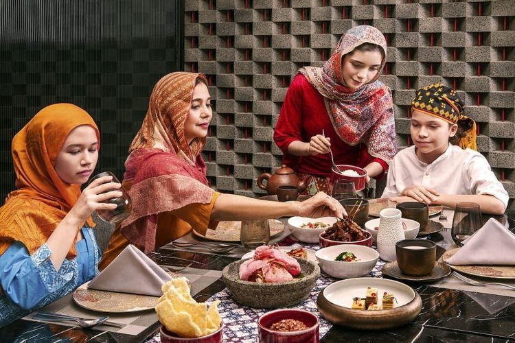 Ngabuburit ala Ayu Azhari, Adem Banget Tunggu Waktu Berbuka Sambil Melihat Salju