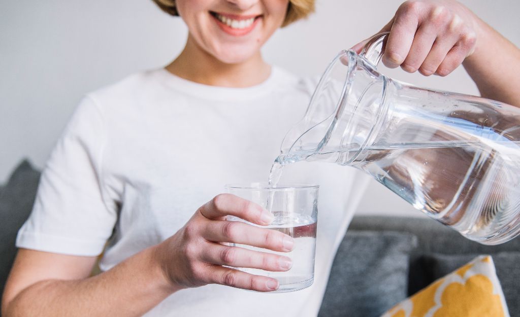 Dokter Sarankan Buka Puasa Diawali dengan Minum Air Putih, Bukan Minuman Manis