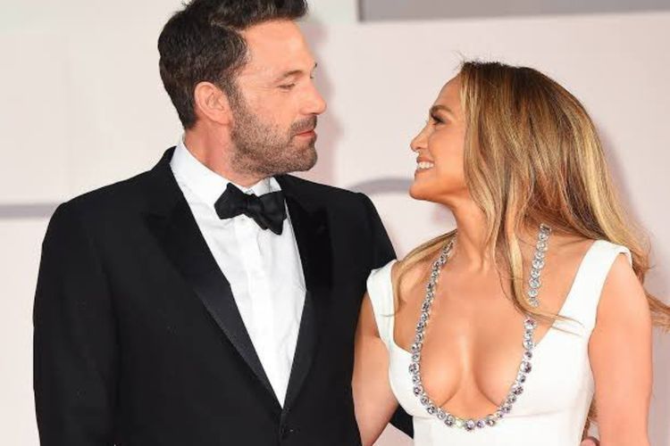 Selamat! Jennifer Lopez dan Ben Affleck Kembali Tunangan