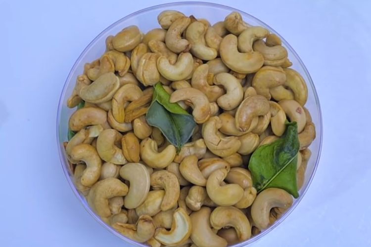2 Tips Bikin Kacang Mete Super Renyah Tanpa Digoreng, Cocok untuk Camilan Lebaran