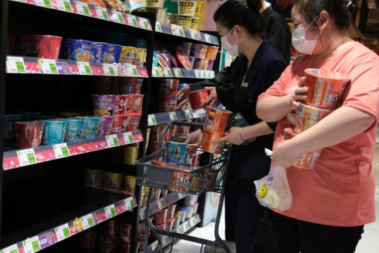 COVID-19 di China Semakin Ganas, Warga Beijing Timbun Makanan, Marah karena Lockdown Terus