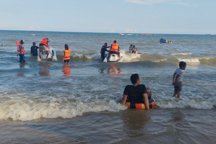Dipadati Ribuan Orang, Ini Daya Tarik Pantai di Kota Penyangga IKN
