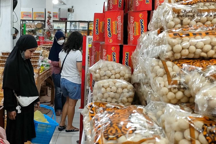 Terbuat dari Kulit Kerbau, Ini Oleh-oleh Favorit Pemudik dari Tulungagung