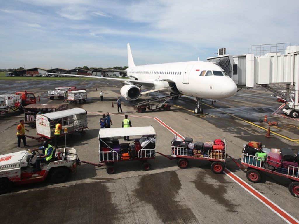 Kebakaran Pabrik Plastik Sebabkan Asap Hitam, Runway 3 Bandara Soetta Sempat Ditutup