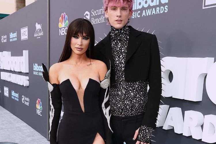 Machine Gun Kelly Dedikasikan Penampilannya untuk Istri dan Anak, Megan Fox Hamil?