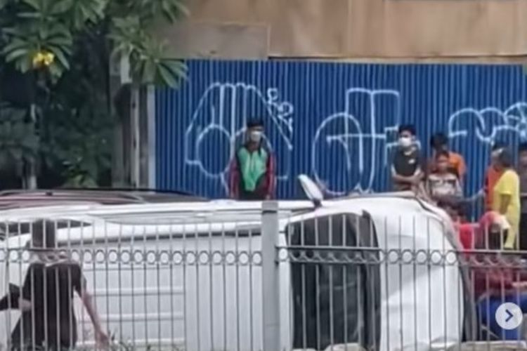 Kecelakaan Mobil Hingga Terbalik di Pondok Indah Jakarta, Begini Kronologinya