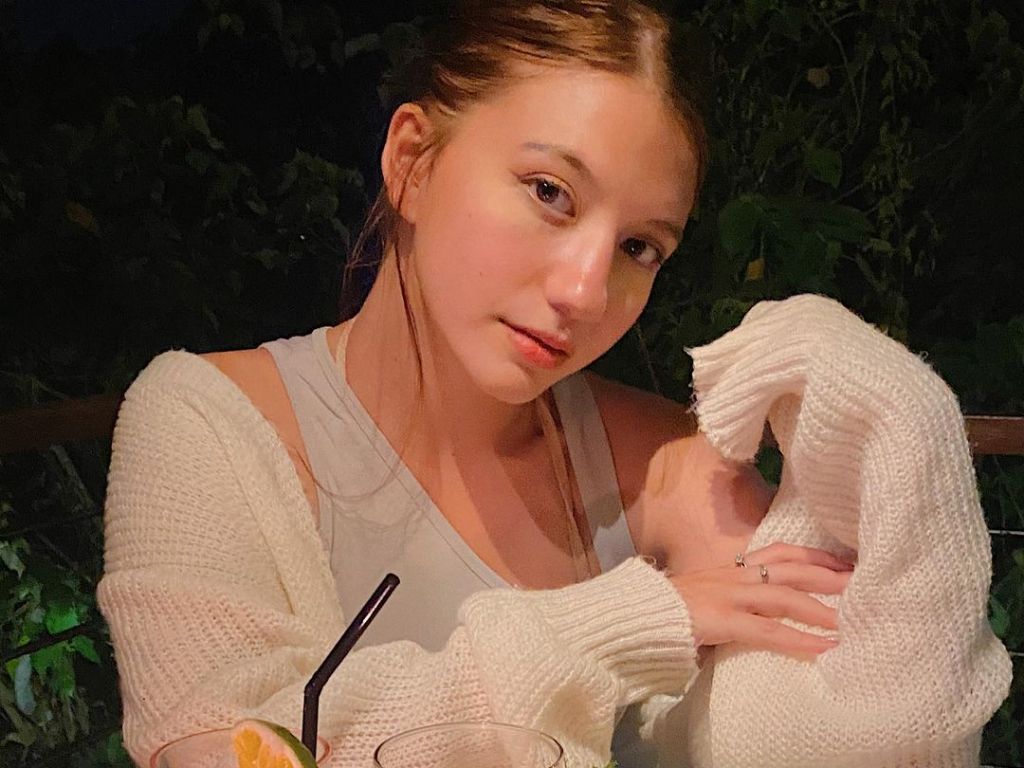 Pamer Cincin di Jari hingga Status Close Friend Bocor, Cassandra Lee Sudah Lamaran?