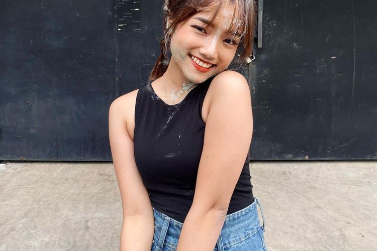 Bir yigit qizni aldab, internet orqali jinsiy aloqada bolishga majbur qildi.