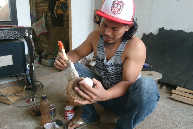 Nekad Bikin Kerajinan Batok Kelapa, Kini Bisa Ekspor ke Berbagai Negara Cuan Ngalir Terus!