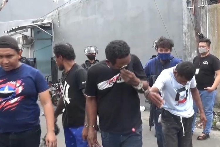 Kampung Ambon Jakbar Digrebek Lagi, Narkotika-Sajam Masih Ditemukan