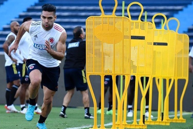 Penyerang Dari Rayo Vallecano Radamel Falcao Tetap Bertahan Di Klub