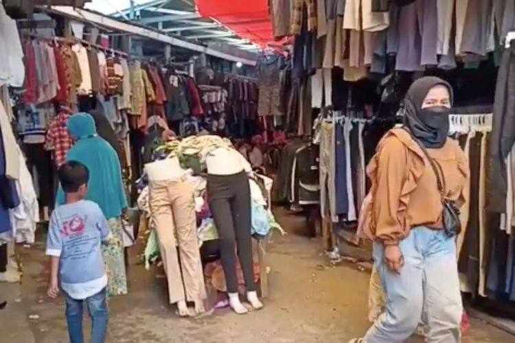 Awas Kalap! Tempat Thrifting Terkenal di Bukittinggi, Rp100 Ribu Bisa Dapat Apa Saja?