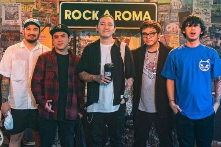 Lirik 'Vaya Con Dios' - Pee Wee Gaskins ft. Hindia