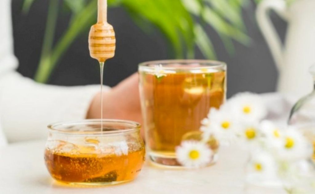 Cara Mudah Membuat Lip Balm Alami dengan Madu untuk Bibir Lembut