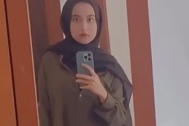 Susi Eks Baby Sitter Mawar AFI Selfie Manyun, Gaya Berhijabnya Dinyinyiri