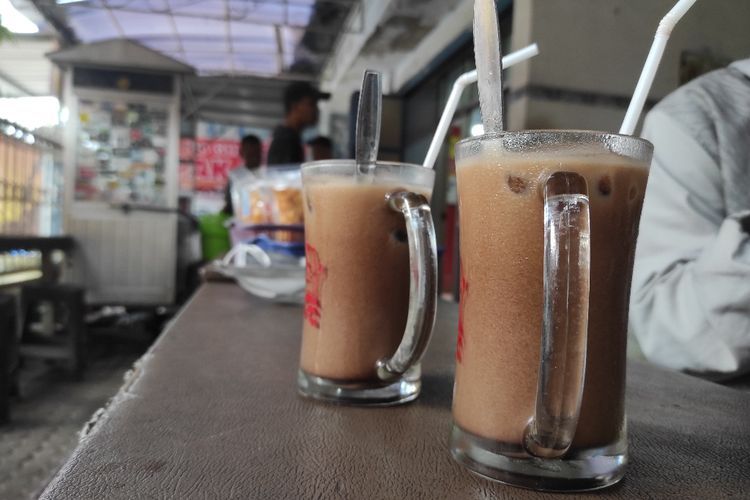 Es Cokelat Legendaris, Ada Sejak 1962 Tak Kalah dengan Minuman Kekinian