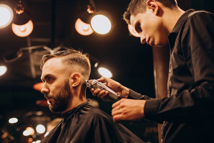 Intip 5 Model Rambut Pria Maskulin Terbaru 2022, Bikin Cewek Klepek-klepek