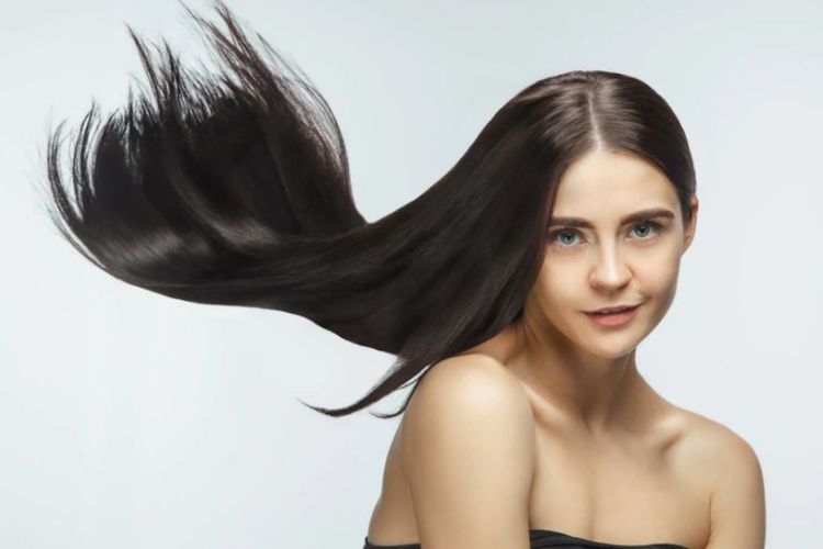 Perhatikan! 5 Cara Menutrisi Rambut Lurus Sehat dan Berkilau