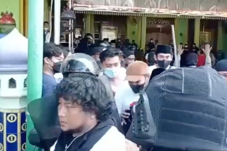 MENCEKAM! Video Upaya Penggerebekan Anak Kiai Jombang DPO Cabul